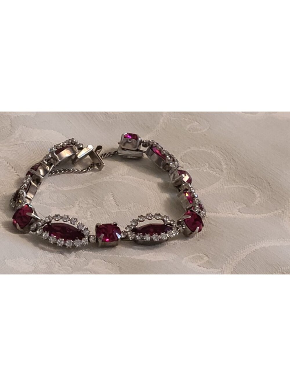 VNTG Weiss "Halo" Fuchsia Crystal Rhinestone Bracelet Signed 7.5"